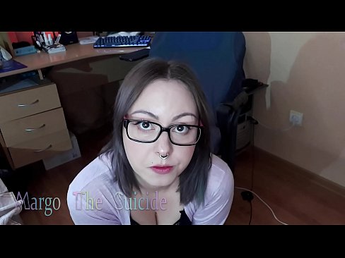 ❤️ Seksi djevojka s naočalama duboko siše dildo na kameri ❌ Super porno kod nas ❌❤