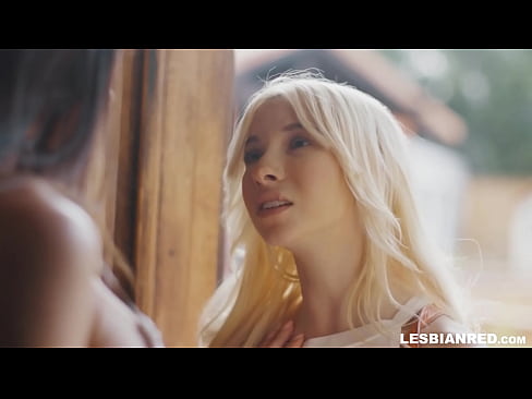 ❤️ Djevojka dolazi kući nekoliko mjeseci kasnije i na kraju jede mačkicu svoje maćehe ❌ Super porno kod nas ❌❤